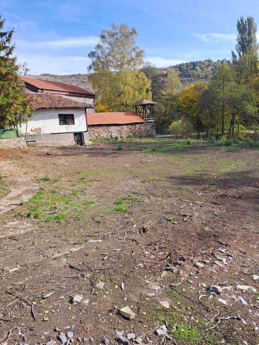 Продавам парцел  УПИ с електричество и вода