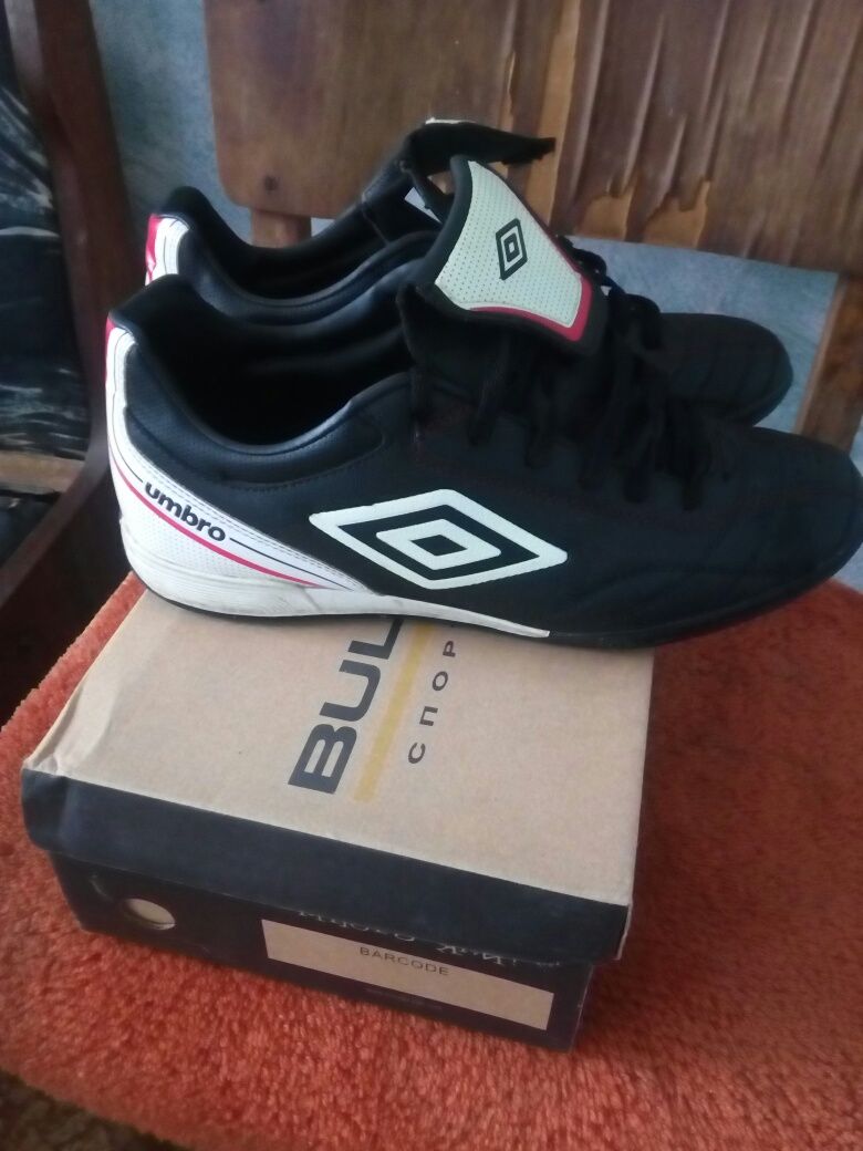 Маратонки umbro