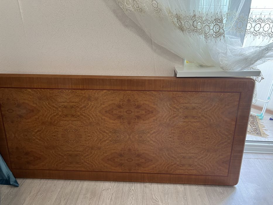 Продам большой стол для гостей