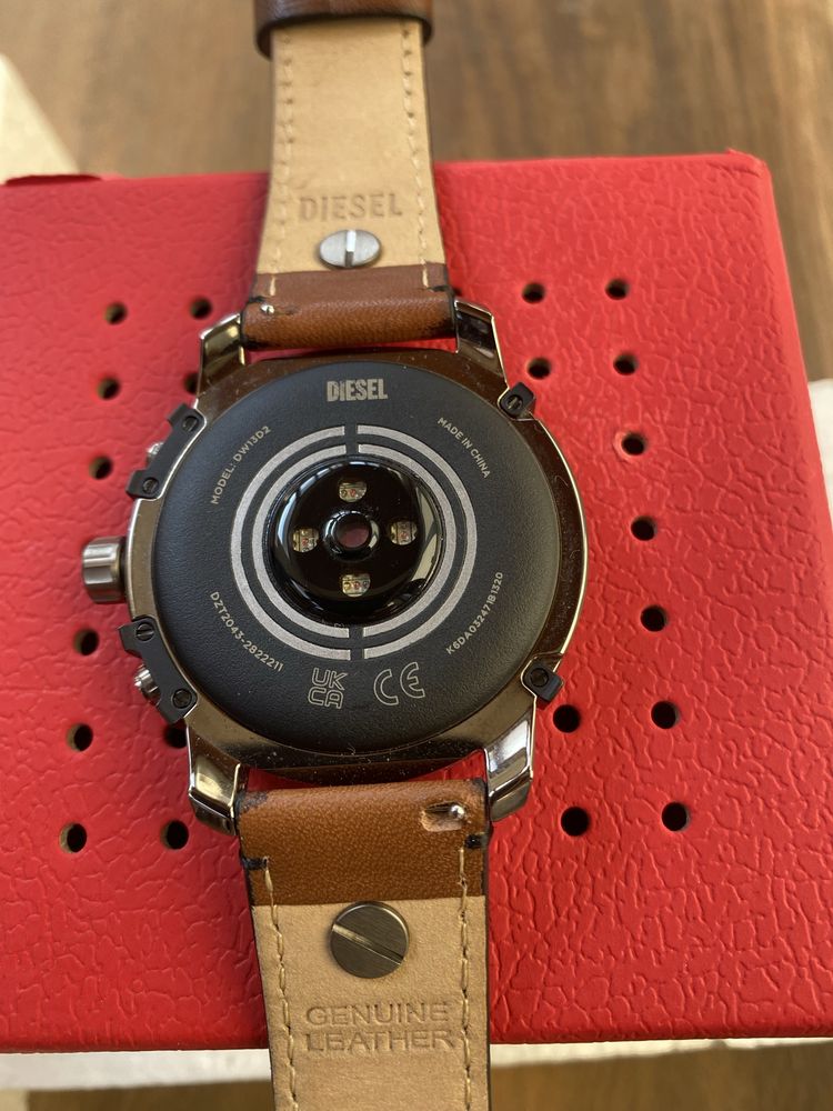 Смарт часовник DIESEL