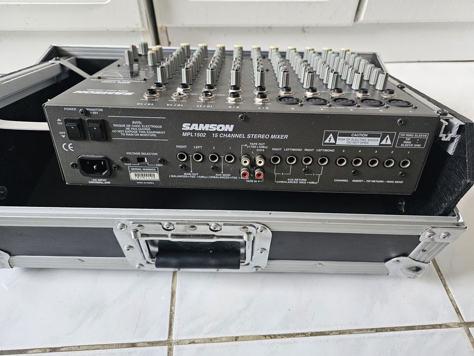 Mixer Samson 15ch cu case de aluminiu profesional fara efect