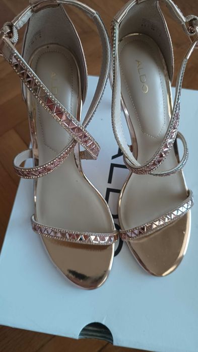 Страхотни високи сандали Aldo 39 номер