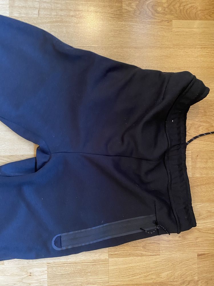 Vand pantaloni Nike Tech Fleece