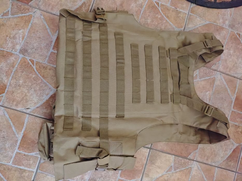 Arme Airsoft cu toate accesoriile