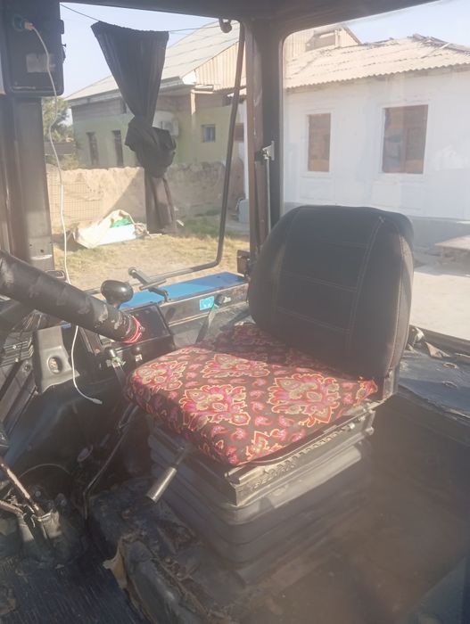 Traktor sotiladi sog holda