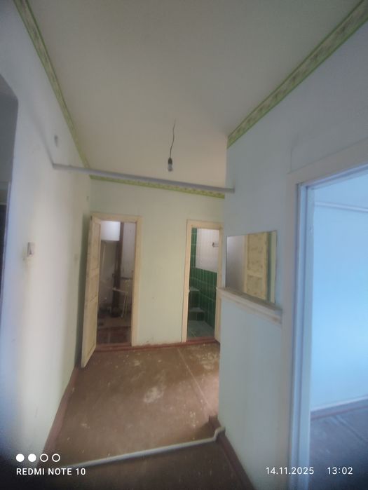 Bustonda 3 xonali uy sotiladi