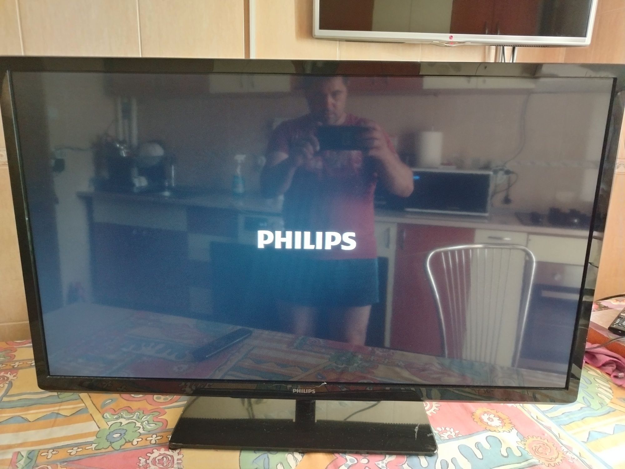 Vând televizor Philips Smart preț 350 fix