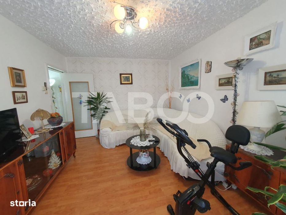 Apartament 3 camere zona 1 Decembrie 65 mp utili + 5 mp balcon