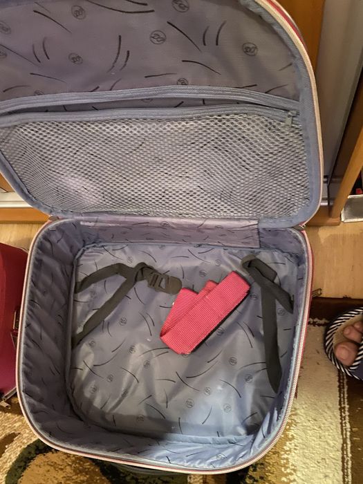 Trei genti de voiaj de marime mica