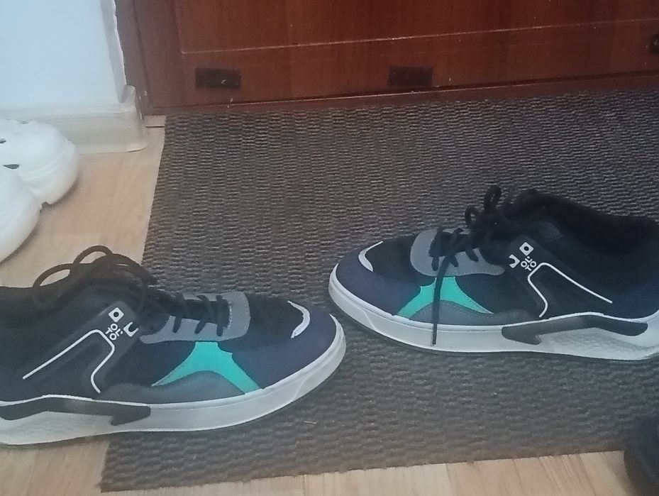 Vând Adidasi stare excelenta