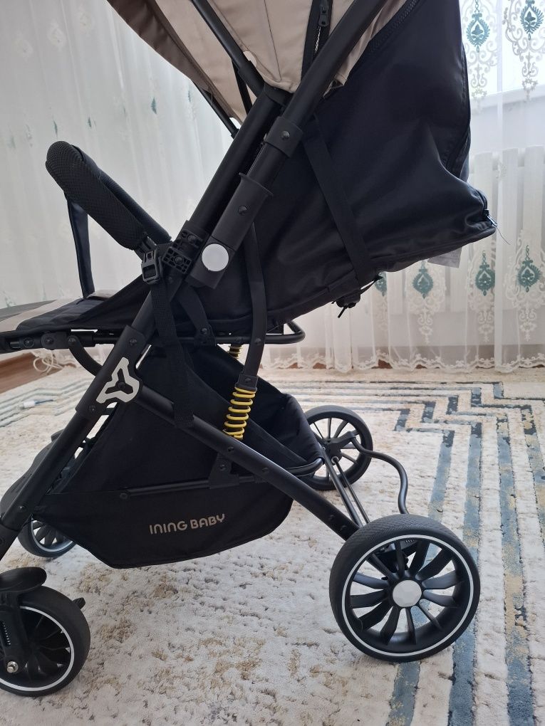 Продам прогулочную коляску