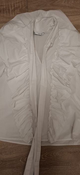Bluza alba cu volane Zara