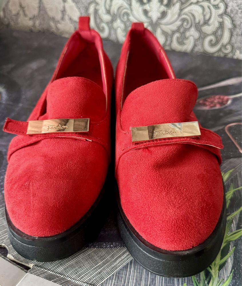 Красные туфли- макасины