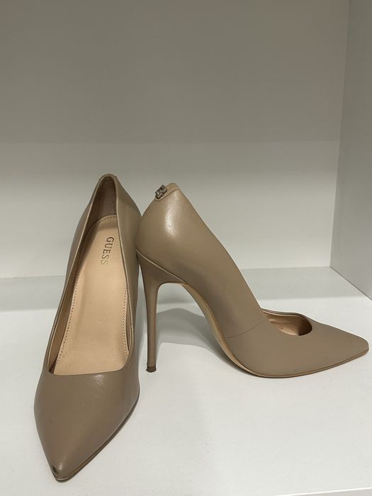 Елегантни токчета Guess