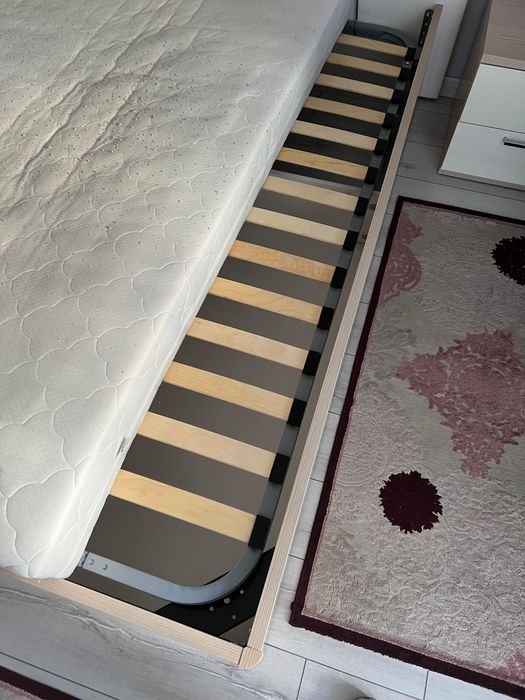 Продам кровать без матраса