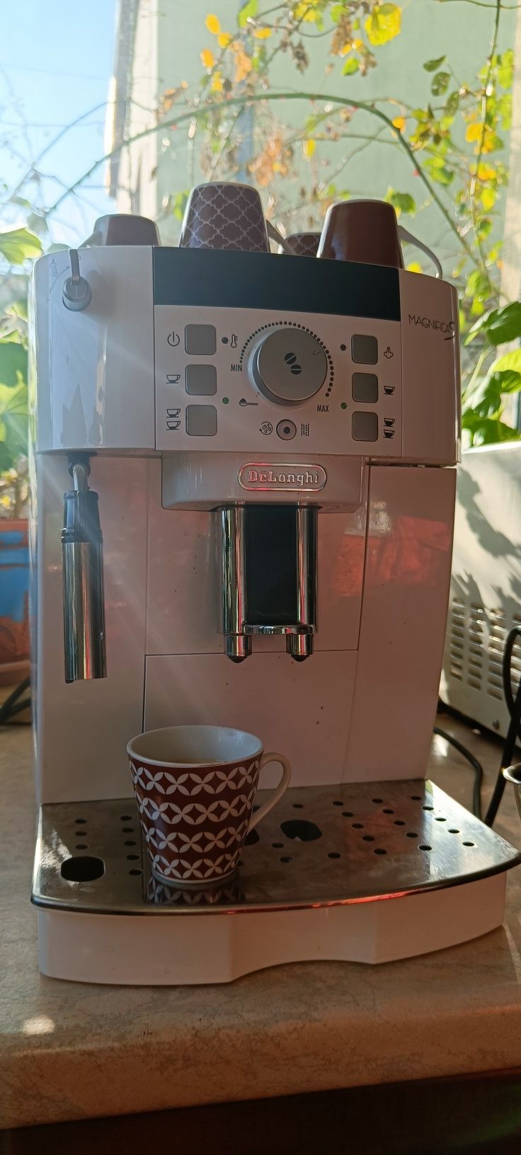 Vând espressor DeLonghi