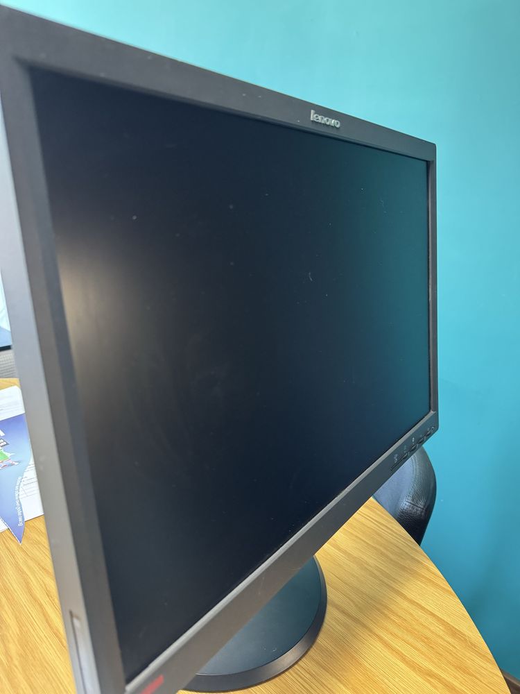 Монитор Lenovo ThinkVision 21 инча