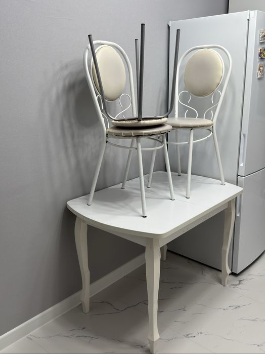 Продам обеденный стол