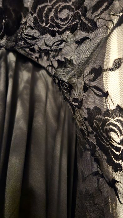 Rochie neagra dantela