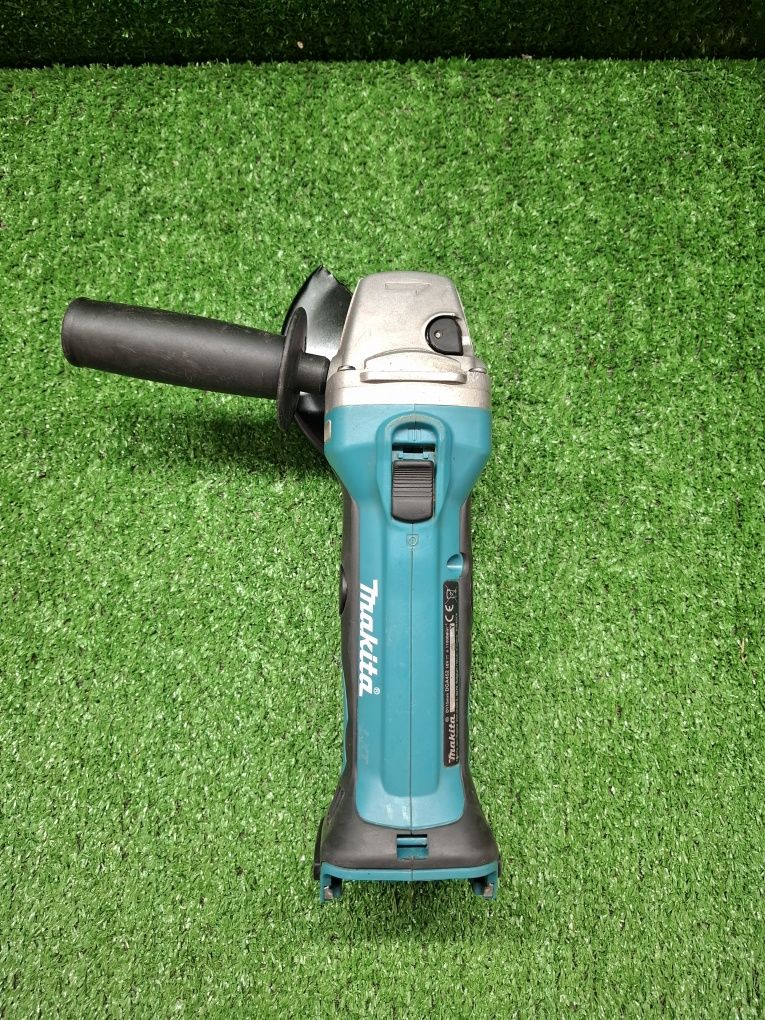 Шлайф на Makita DGA452