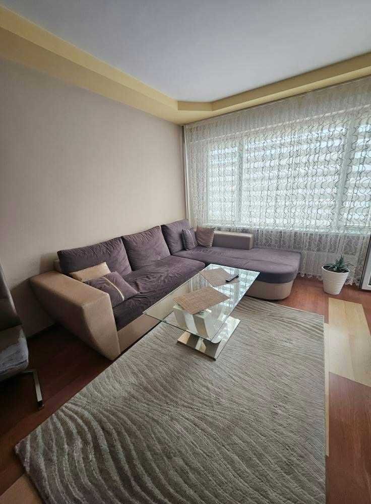 Продава тристаен апартамент