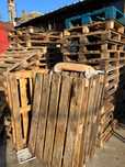 Продавам използвани палети и скари.