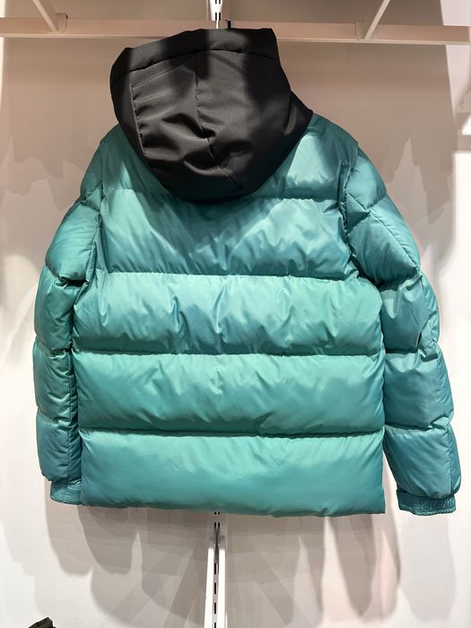 Geaca M.o.n.c.l.e.r turcoaz