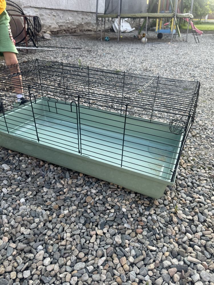 Cusca iepuri din plastic cu grilaj