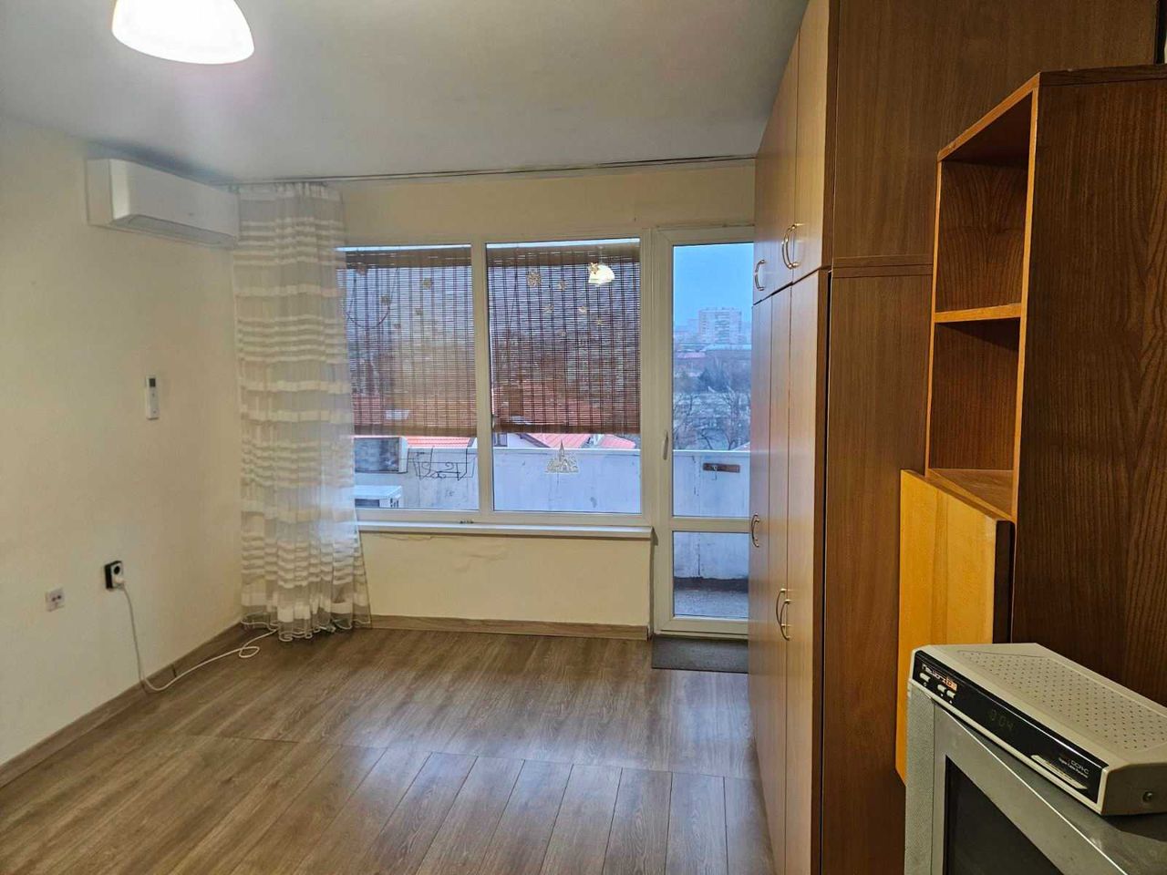 Дава се под наем Едностаен апартамент в Русе, Център - 52 кв.м за 193.8 € - Снимка #2
