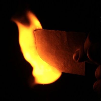 Пиробумага, бумага, которая горит без дыма и золы.