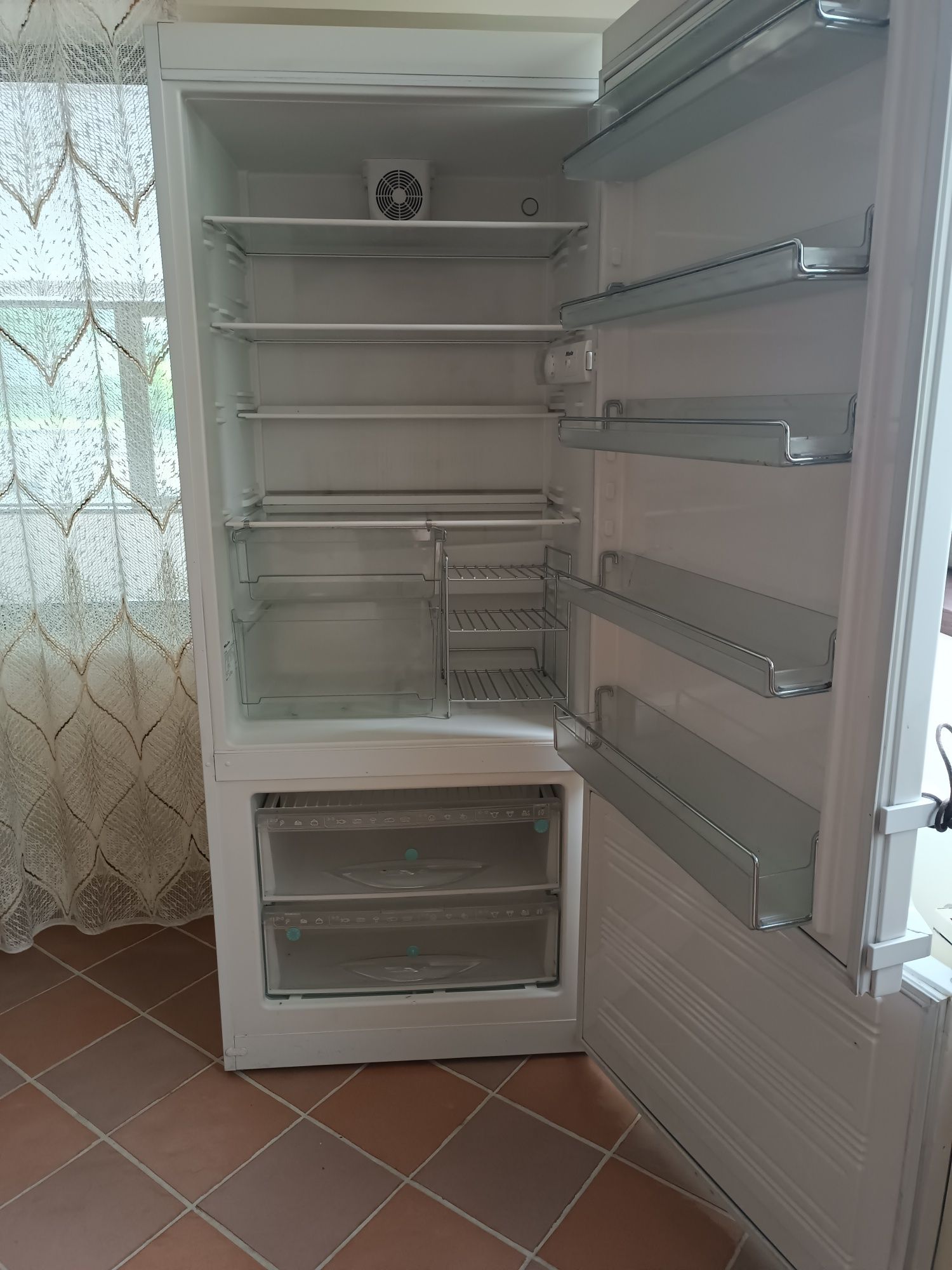 Хладилник  Miele