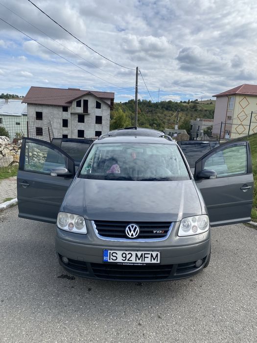 Vând Volkswagen Touran