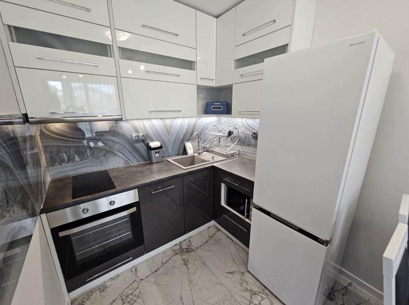 Дава се под наем Двустаен апартамент в Пловдив, Център - 76 кв.м за 680 € - Снимка #2