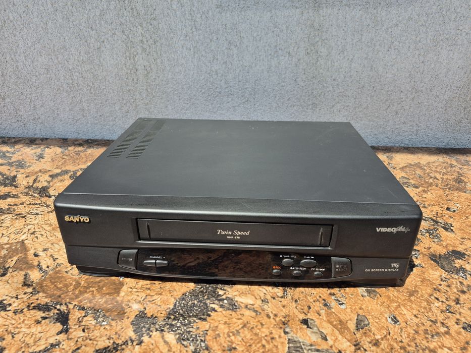 Vand video marca Sanyo model VHR 275E , made in japan

- HQ

- AC/DC