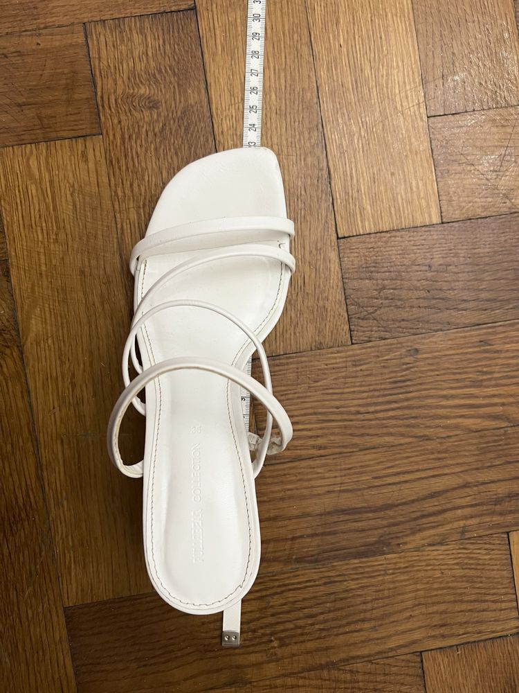 Sandale albe cu bareta Pull&Bear pantofi vara 35/36 toc