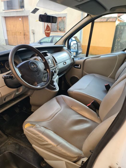 Opel Vivaro 8+1 Motor 2.5 An 2010