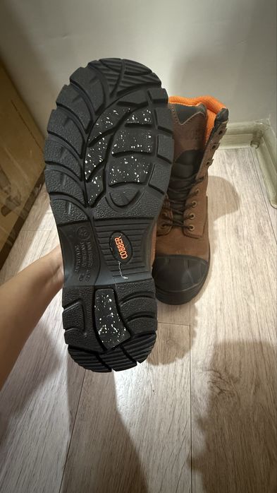 Продам зимние ботинки Cobber