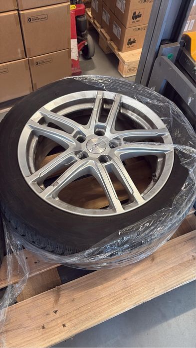 Jante Aliaj Dezent plus Cauciucuri Iarna Nokian 235 / 50 R17
