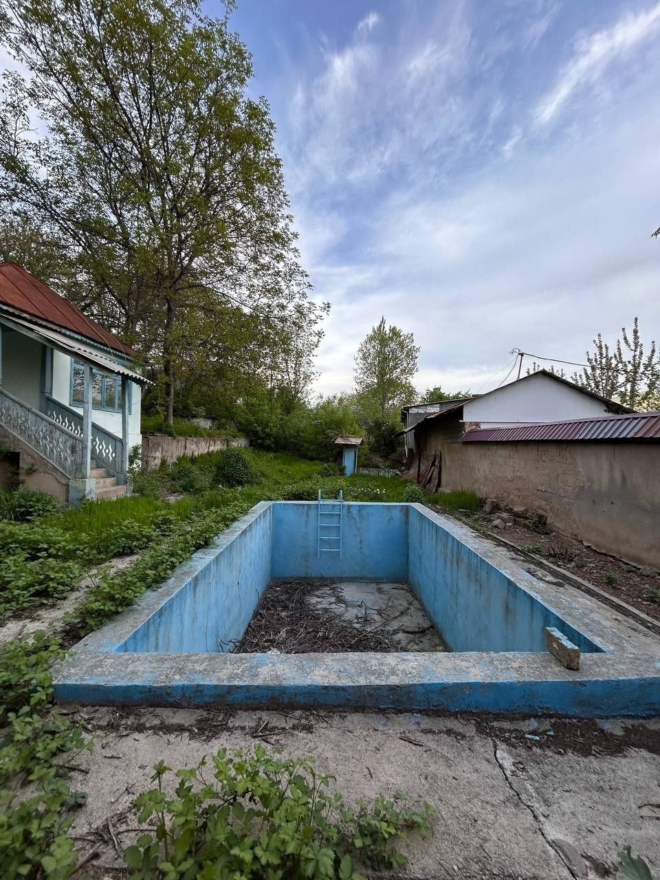 Продается дача в центре Чарвака.