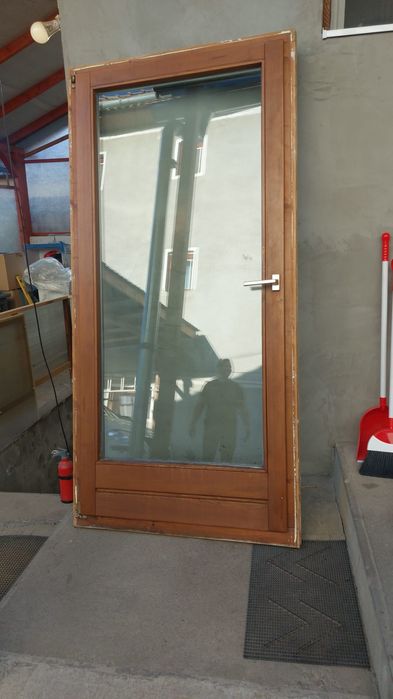 Usa termopan lemn masiv