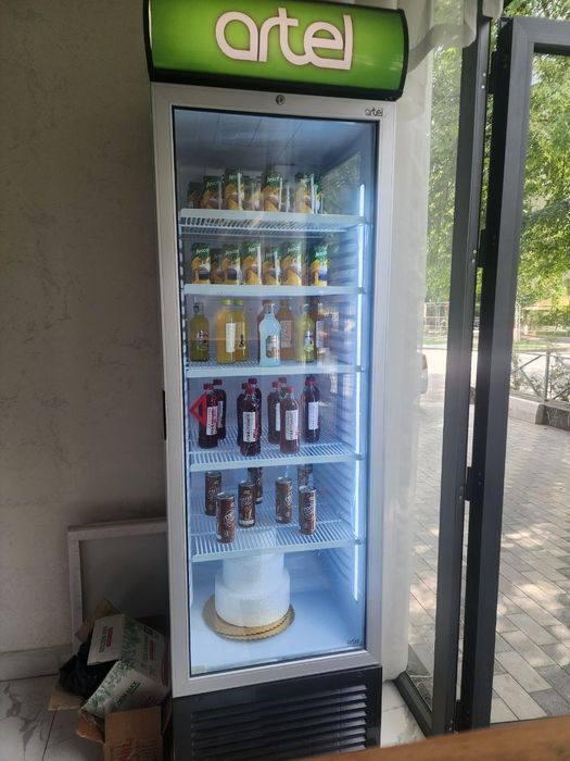 Витринный холодильник Артель