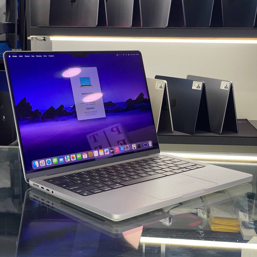 Macbook Pro 2023 / M3 / 8 / 1Tb / 148-98%
