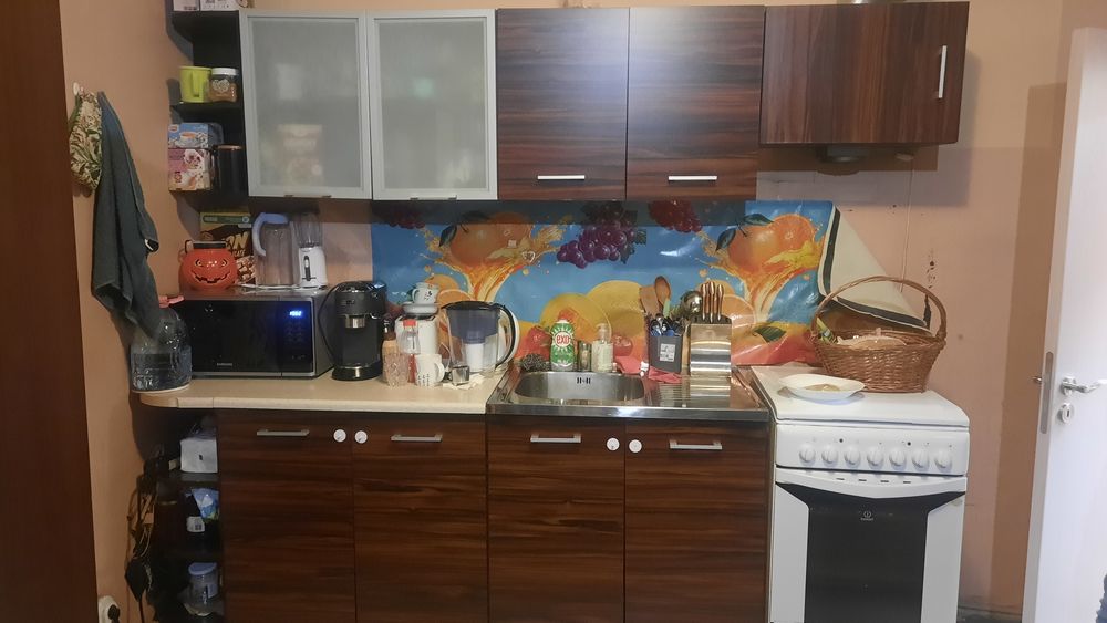 Кухня с мивка и батерия