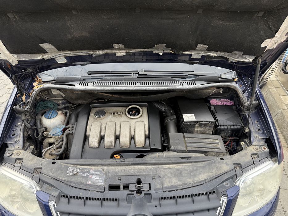 VW TOURAN monovolum, 2.0 diesel 140 CP, cutie automată