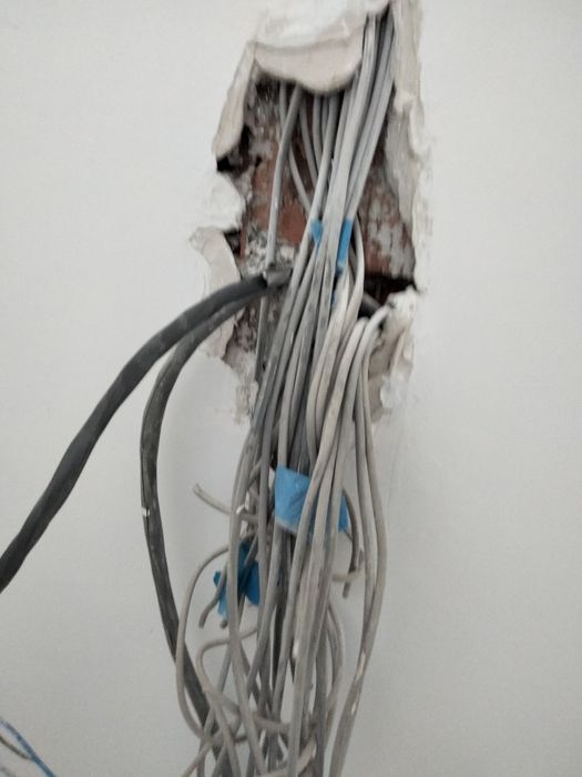 Electrician instalații electrice