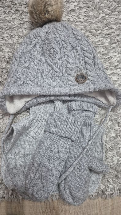 Set h&m (caciula, fular, manusi hm)