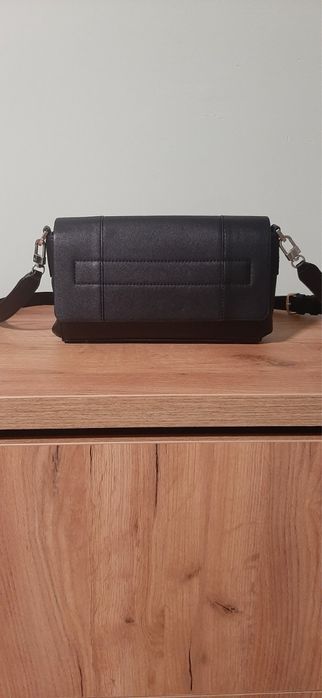 Черна и розова Чанта Guess