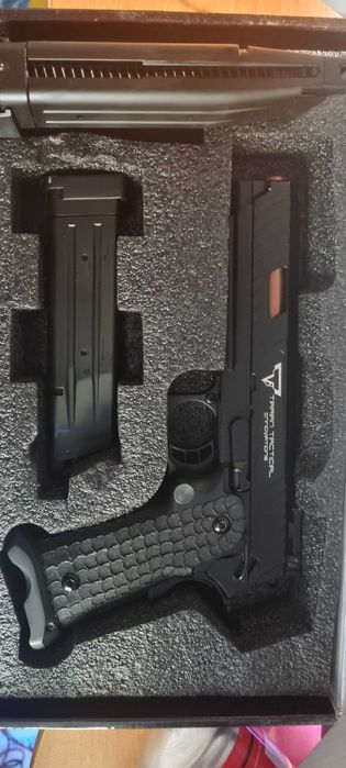 Pistol airsoft Army Armament R601 „TTI Combat Master” (GBB), 2 magazii