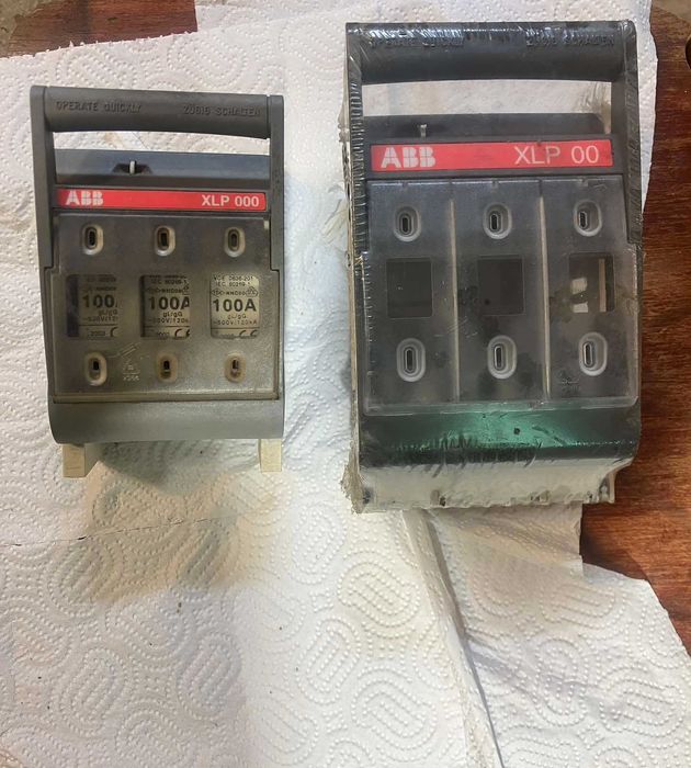 Разединител със стопяеми предпазители ABB XLP000 и XLP00