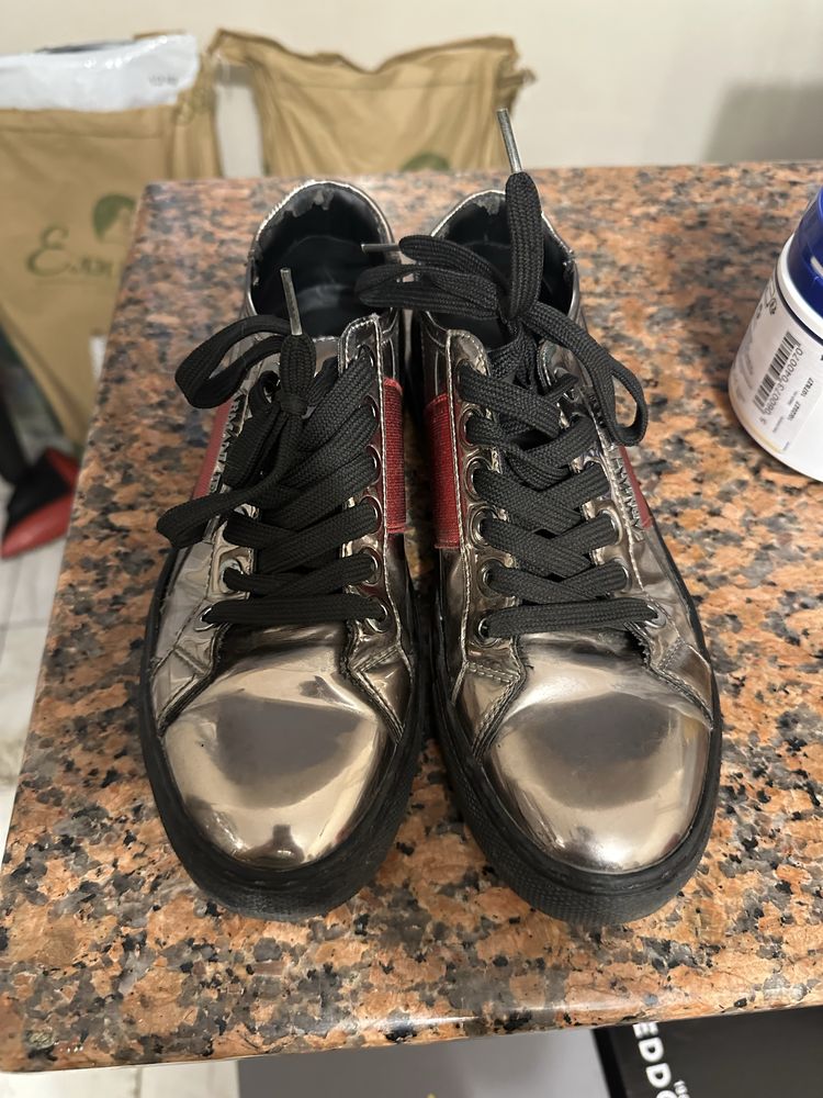 Обувки Armani, Michael kors, Converse
